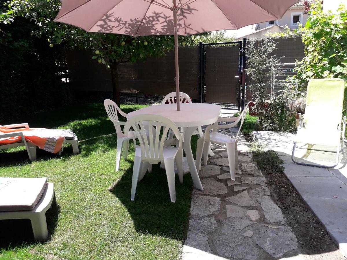 Brig'Gite L'Isle-sur-la-Sorgue Bagian luar foto