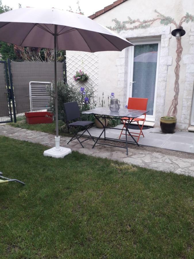 Brig'Gite L'Isle-sur-la-Sorgue Bagian luar foto